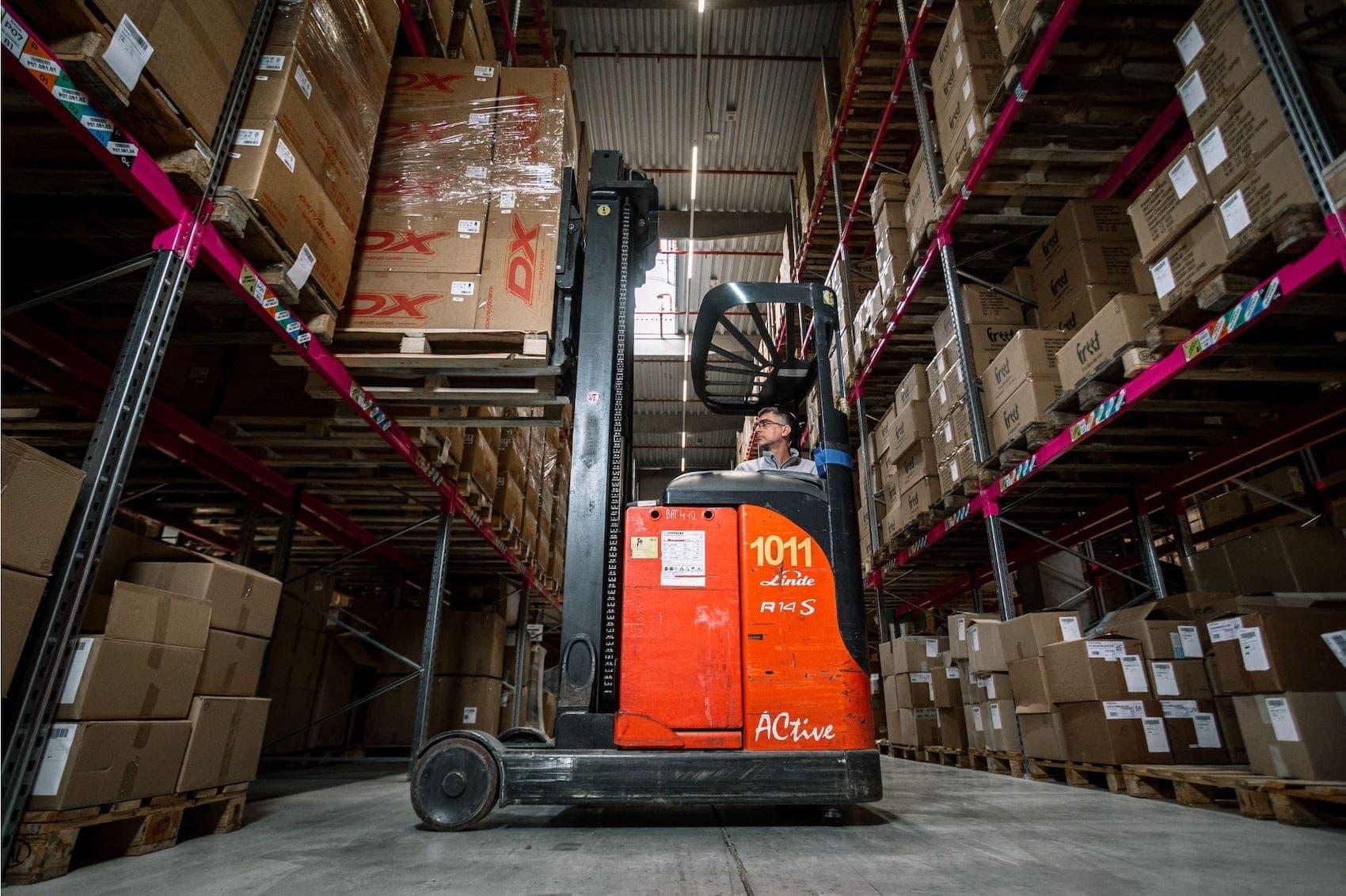 Reducing air freight costs